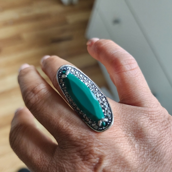Elegant Green Silver Ring - Picture 4 of 11